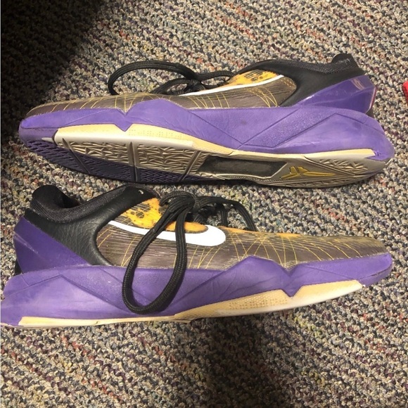 Kobe Shoes - Picture 4 of 7